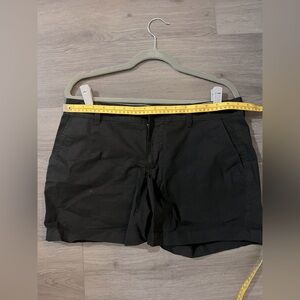 Old Navy Women’s Black shorts Size 10 - 5” inseam LIKE NEW